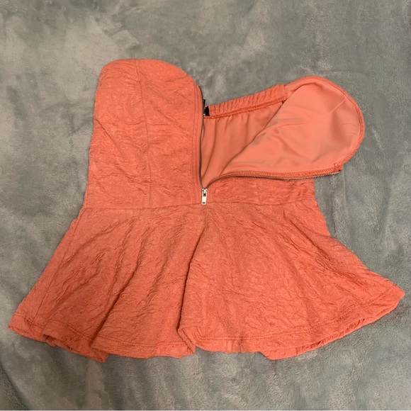 Size small padded peplum top - Picture 3 of 3